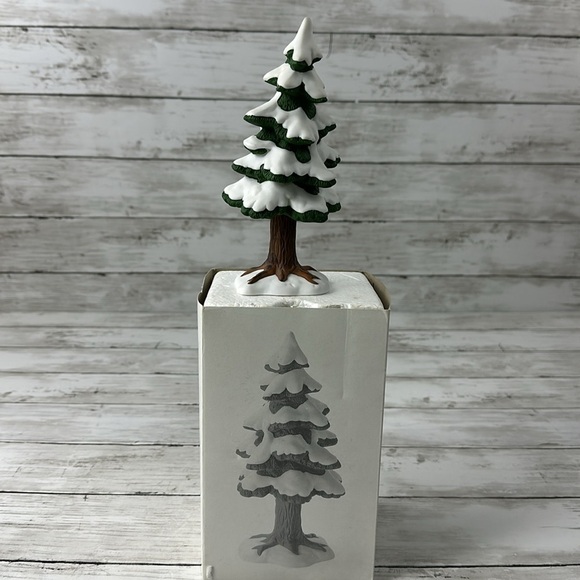 Department 56 “Village Porcelain tree small”
As is repaired see description - Picture 8 of 10